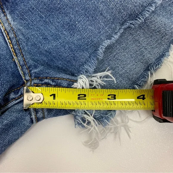 LF Furst of a Kind Vintage Upcycled Levi’s Criss Cross Side Chain Shorts 24-26 - Picture 13 of 14